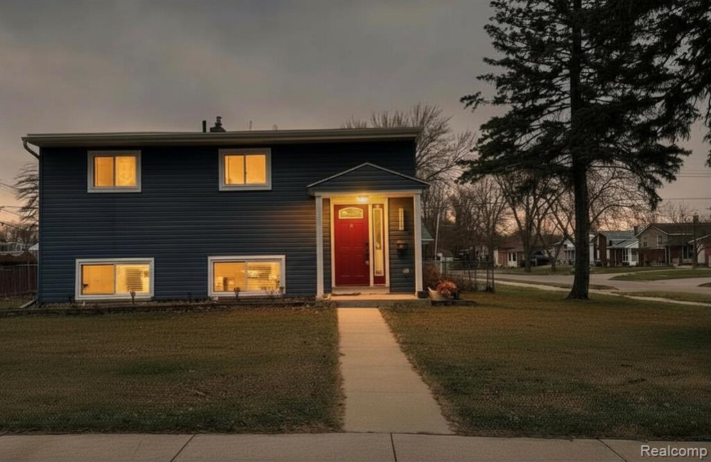 31866 Lynne Drive, Rockwood, MI — Photo 2