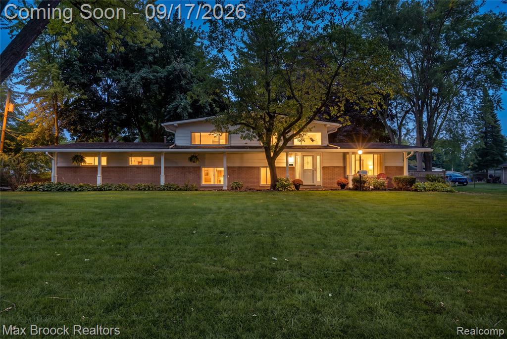 1752 Middle Trail Road, Commerce Twp, MI 48390