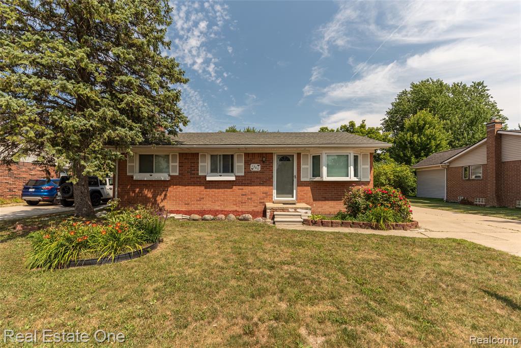 1380 N Sheldon Road, Canton, MI 48187
