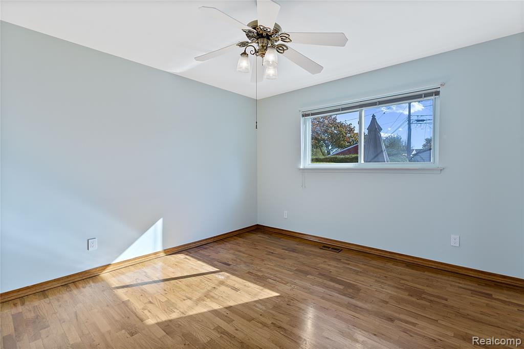 922 Canterbury Drive, Madison Heights, MI 48071 — Photo 20