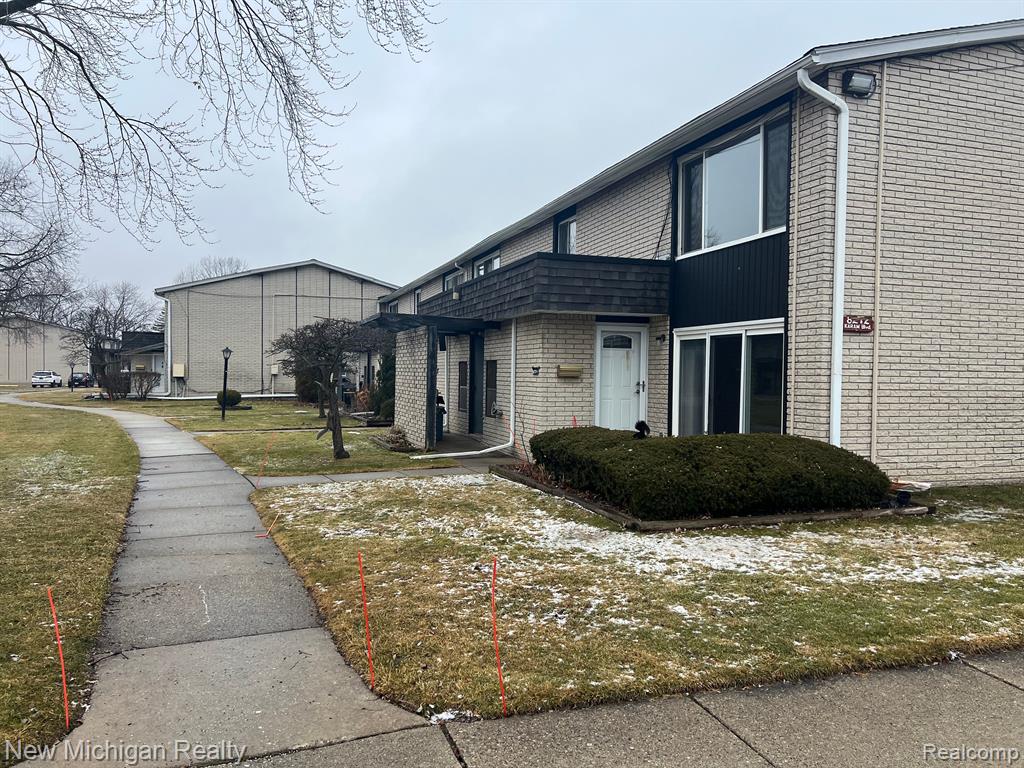 8272 KARAM Boulevard, Warren, MI 48093 — Photo 2