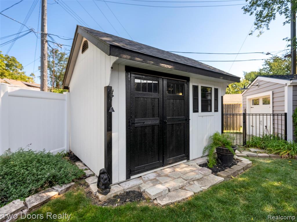 426 N Castell Avenue, Rochester, MI 48307 — Photo 49