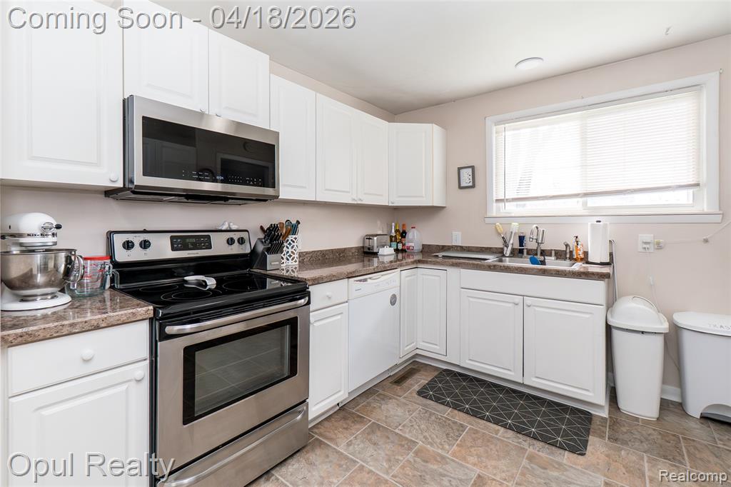 31493 Elmwood Street, Garden City, MI — Photo 12