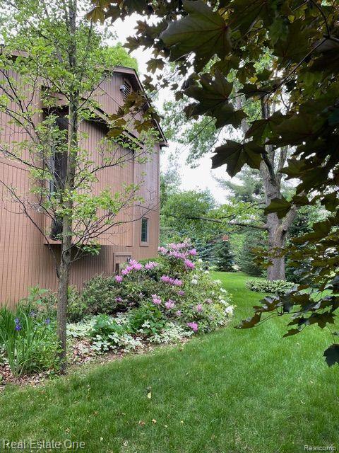 8260 ENGLEWOOD Drive, Clarkston, MI — Photo 14