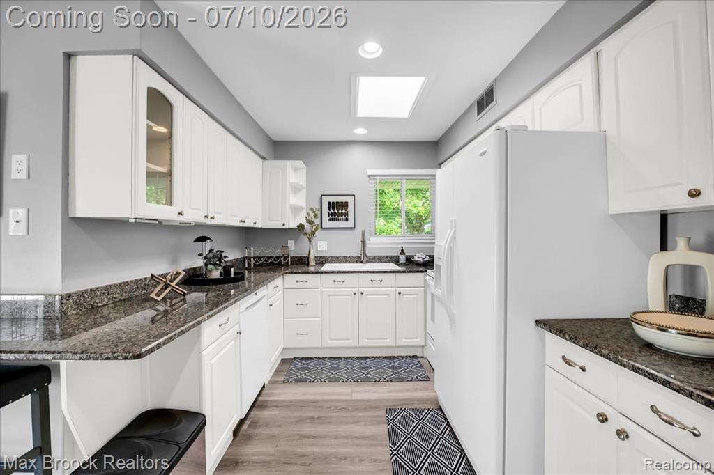 5229 Simpson Lake Road, West Bloomfield, MI 48323 — Photo 15