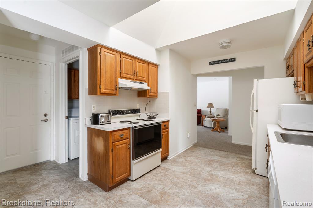 41505 Clinton Grove Drive, Clinton Twp, MI 48038 — Photo 10