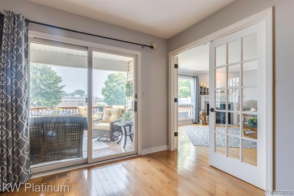 819 E Pointe, Port Huron, MI 48060 — Photo 24