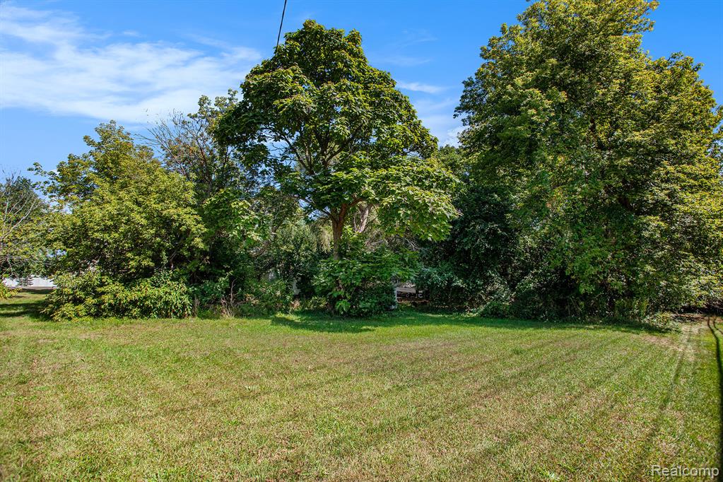 6421 Elizabeth Lake Road, Waterford, MI 48327 — Photo 14