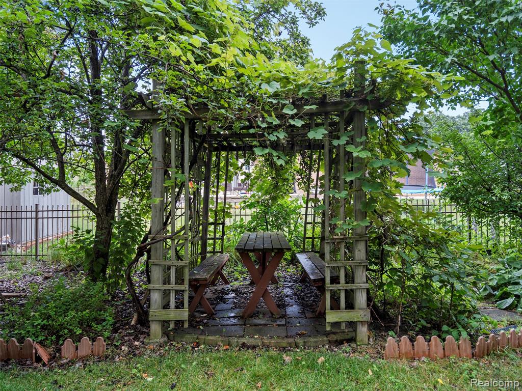 46386 Jackson Drive, Macomb, MI 48044 — Photo 46