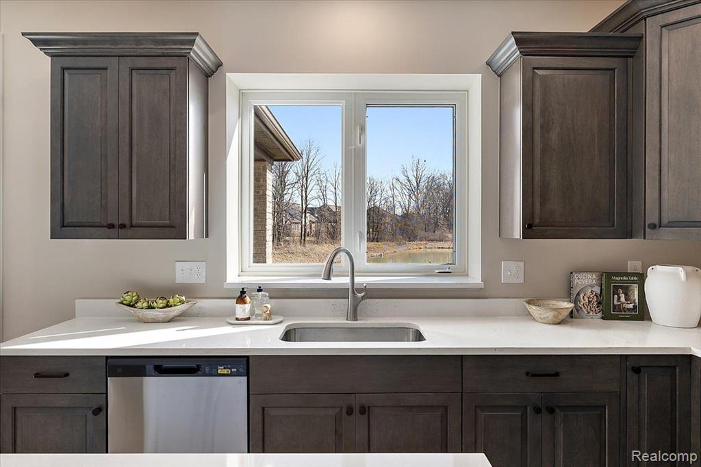 45166 TWIN RIVER Drive, Macomb, MI 48044 — Photo 30