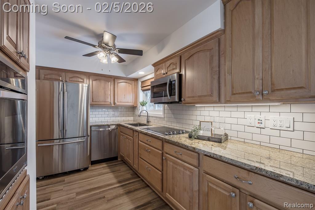 21123 Laurelwood Street, Farmington, MI 48336 — Photo 8