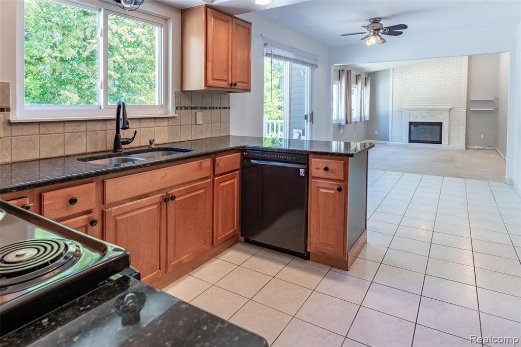 7337 Oak Tree Drive, West Bloomfield, MI — Photo 9