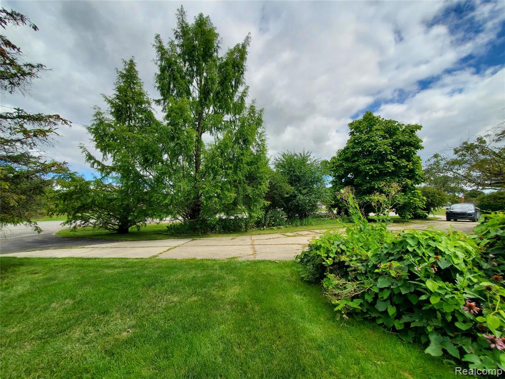 8276 Appleway Drive, Grand Blanc, MI 48439 — Photo 47