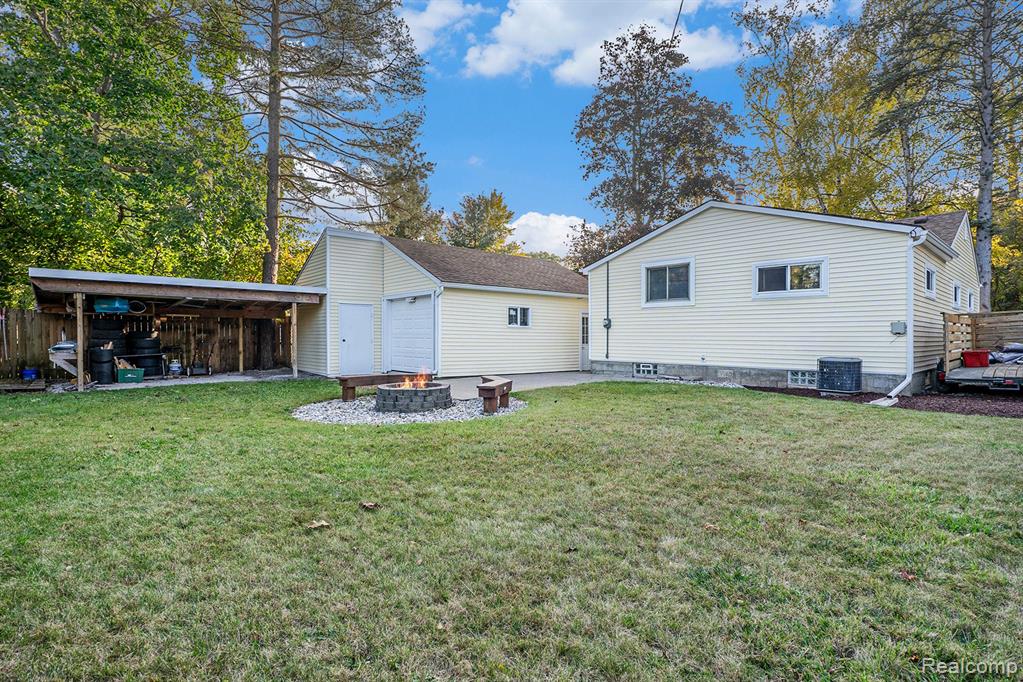 441 CLAYBURN Boulevard, Waterford, MI 48327 — Photo 25