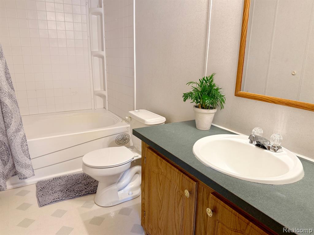 10472 N ATHEY Avenue, Harrison, MI 48625 — Photo 17