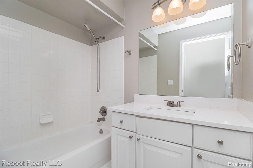 56234 Troon Dr N, Shelby Twp, MI 48316 — Photo 13