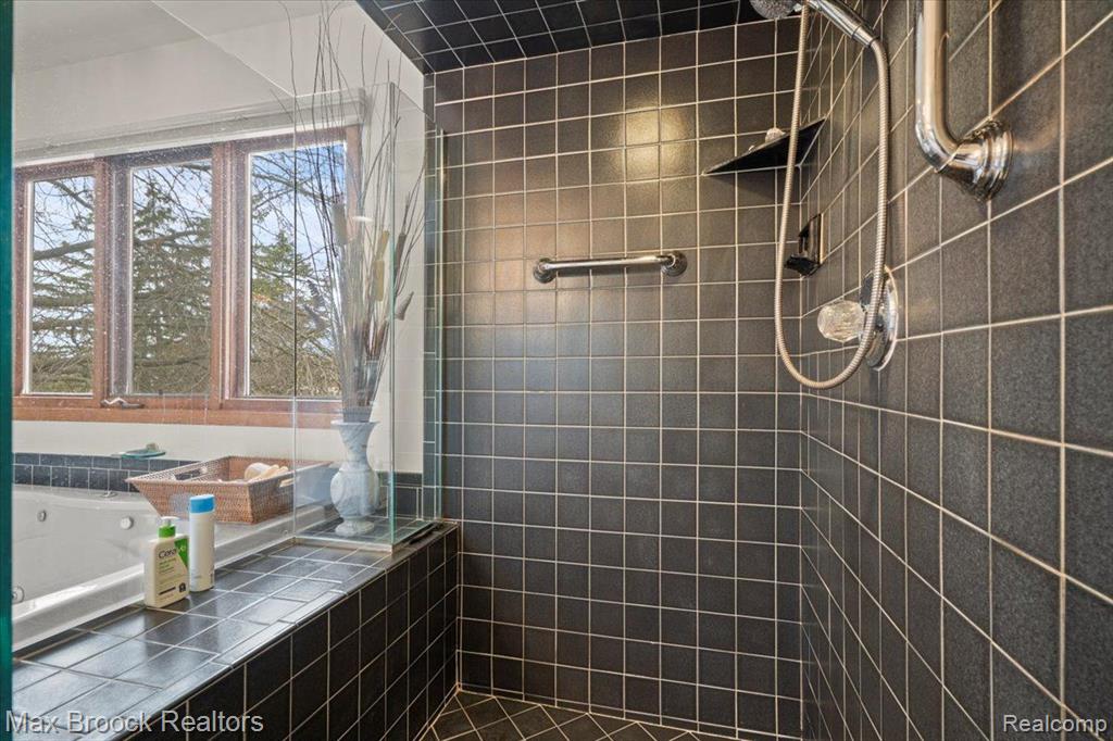 6362 CHARLES Drive, West Bloomfield, MI — Photo 40