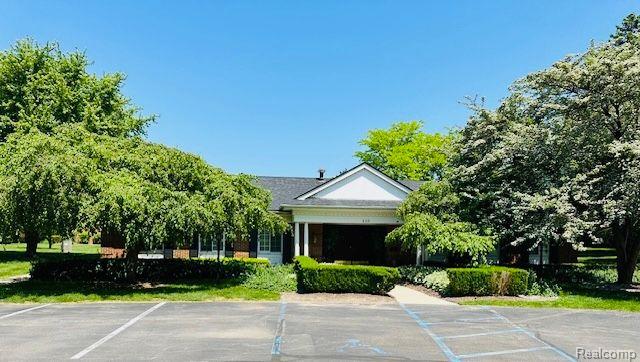 500 FOX HILLS Drive N, A-8, Bloomfield Hills, MI 48304 — Photo 24