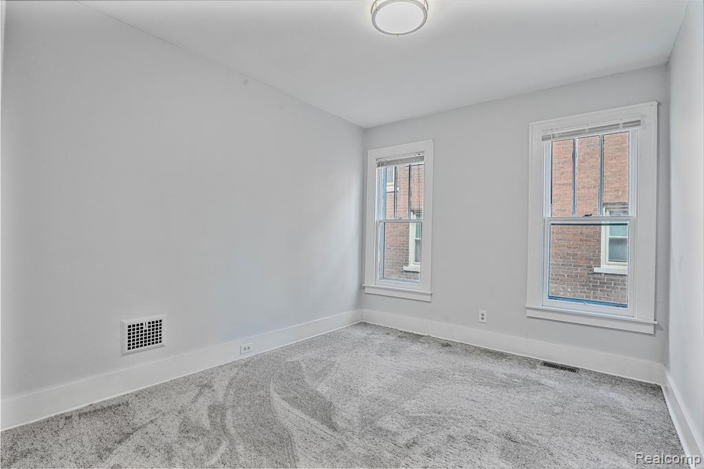 611 Emmons Boulevard, Wyandotte, MI 48192 — Photo 13