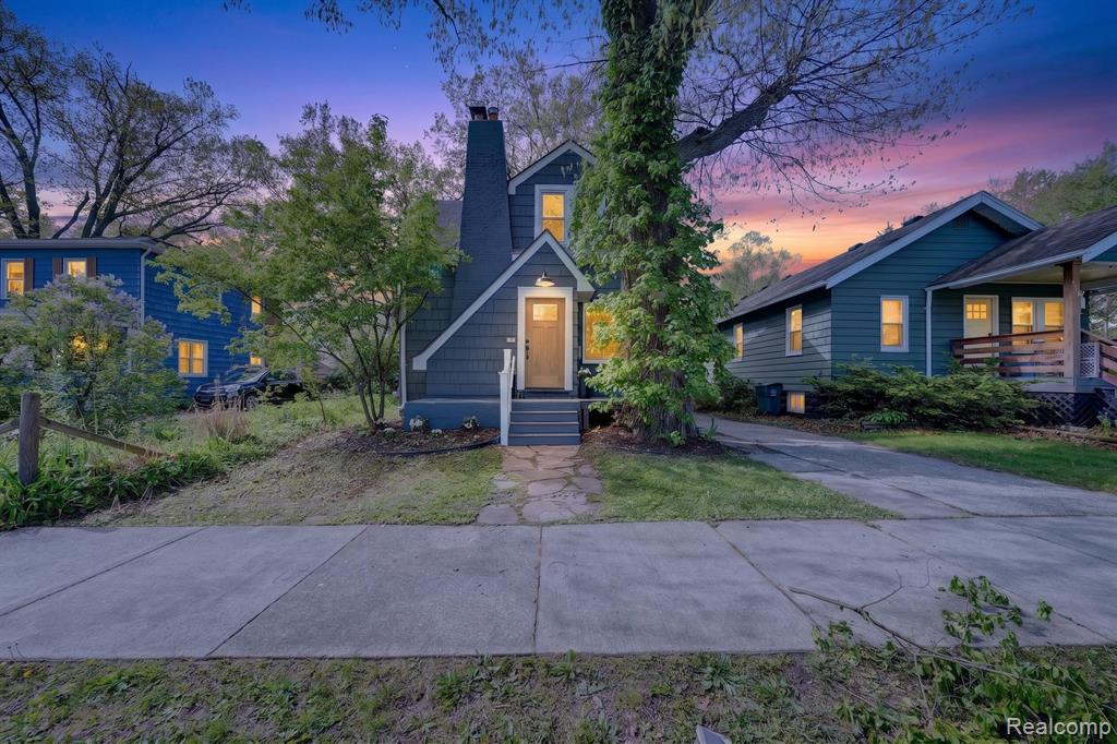 582 E Drayton Street, Ferndale, MI 48220 — front exterior