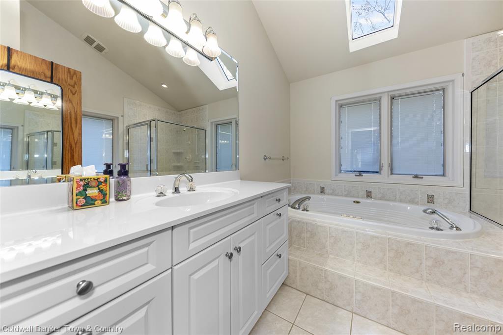 11535 Lancelot Lane, Pinckney, MI 48169 — Photo 48