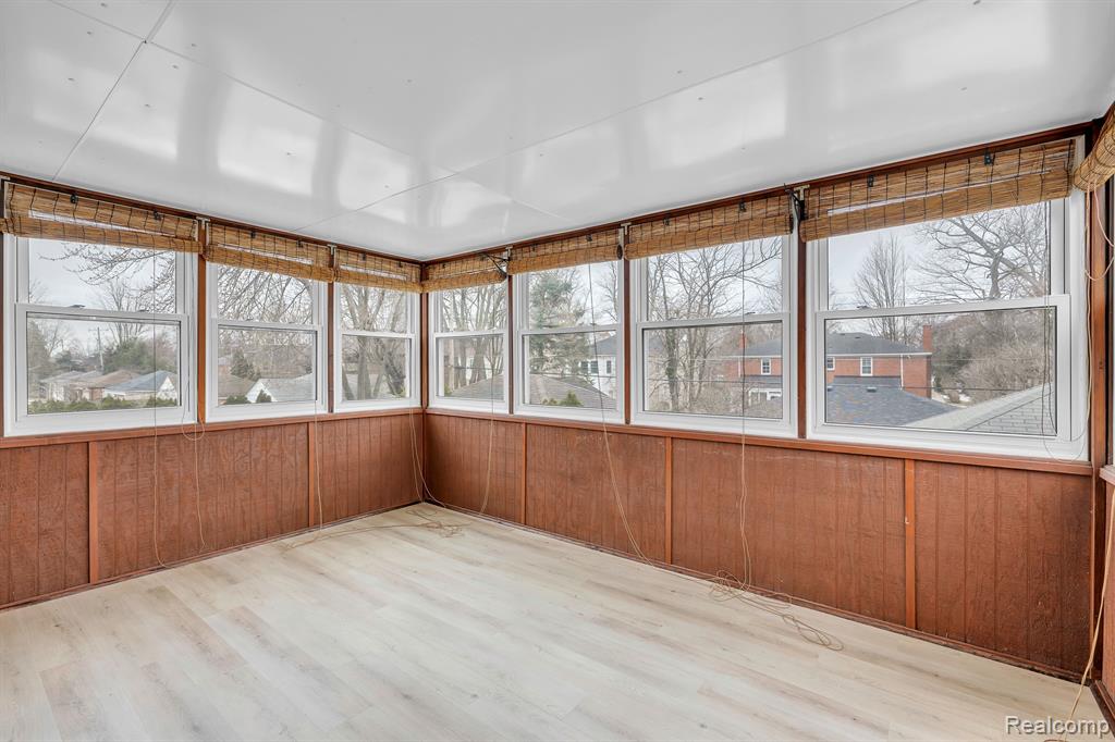 857 HARCOURT Road, Grosse Pointe Park, MI 48230 — Photo 23