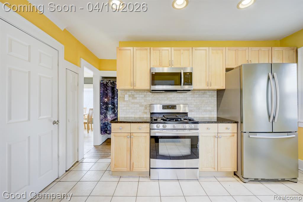 502 E LEWISTON Avenue, Ferndale, MI 48220 — Photo 18