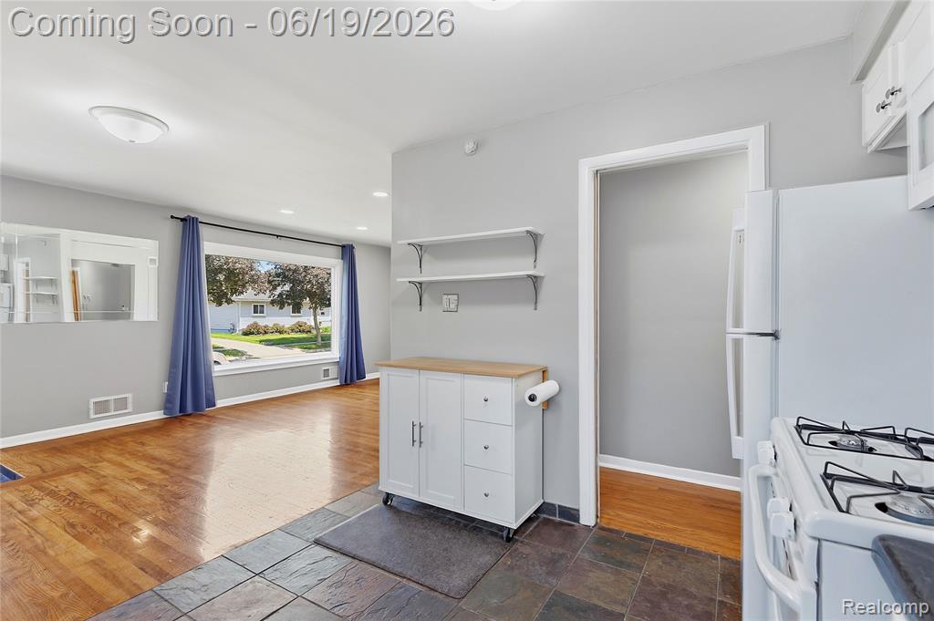 7228 Sterling Street, Center Line, MI 48015 — Photo 7