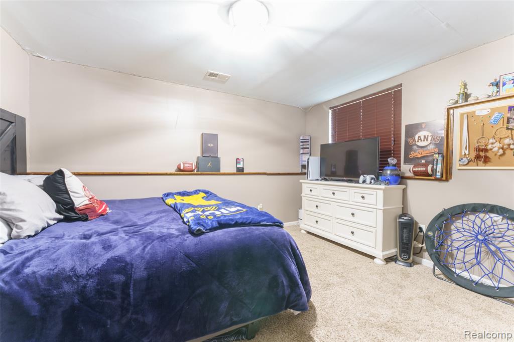 7047 Bennington Greens Drive, Owosso, MI 48867 — Photo 22