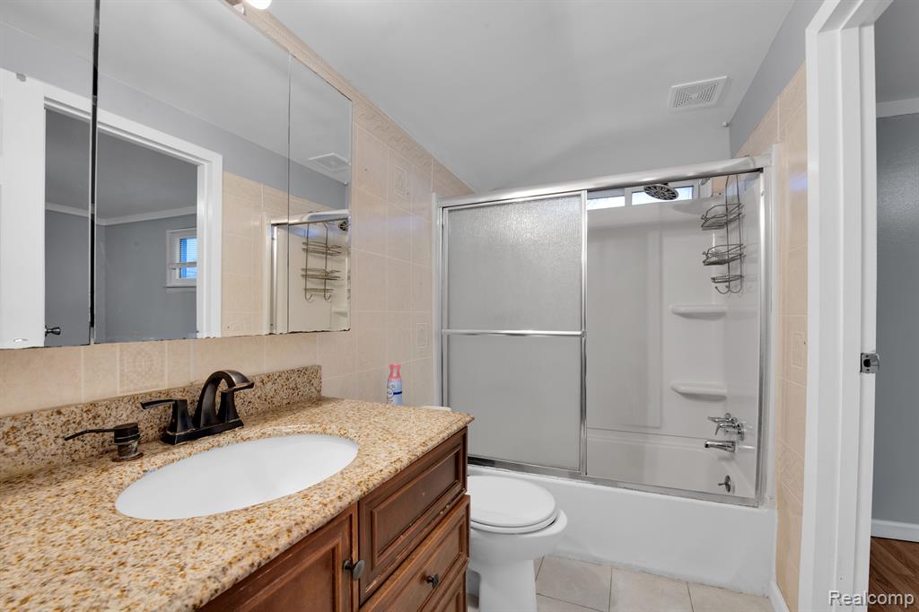 4667 E 13 MILE Road, Warren, MI 48092 — Photo 12