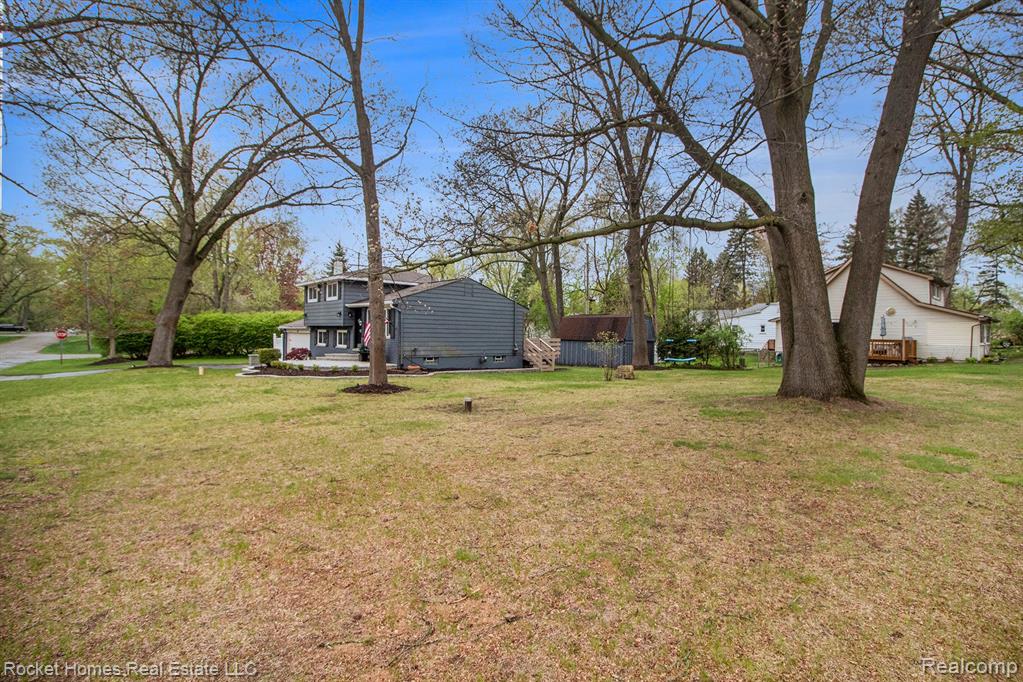 7170 Crestmore Street, West Bloomfield, MI 48323 — Photo 26