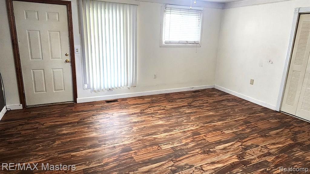 8267 OAK Street, Taylor, MI 48180 — Photo 3