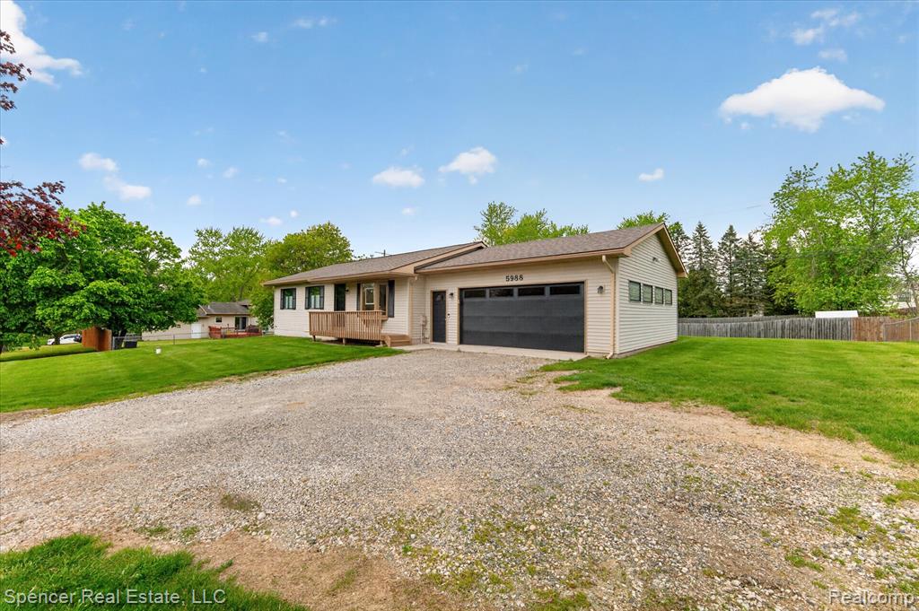 5988 Waldon Road, Clarkston, MI — Photo 4