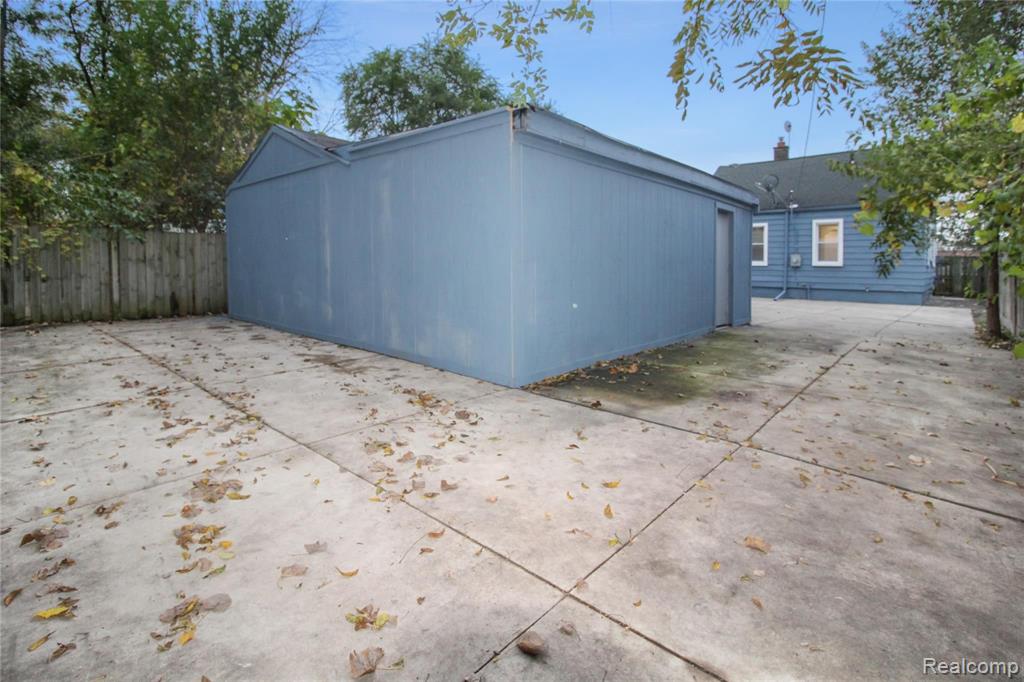 20560 DRESDEN Street, Detroit, MI 48205 — Photo 4