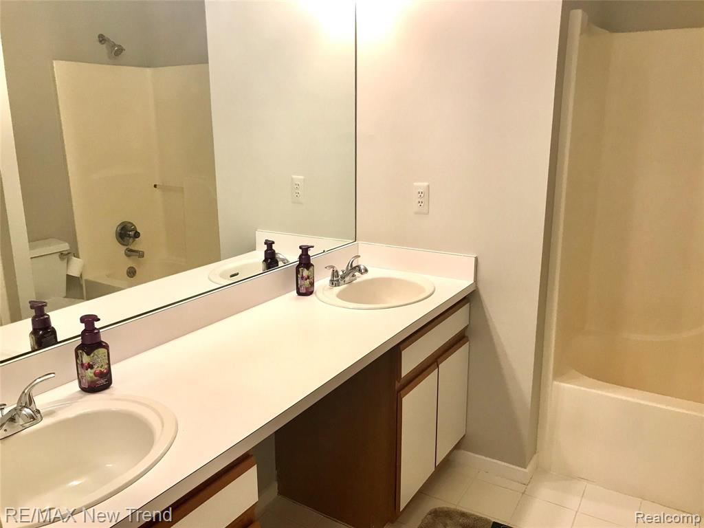 41855 CANTEBURY Drive, Novi, MI — Photo 5