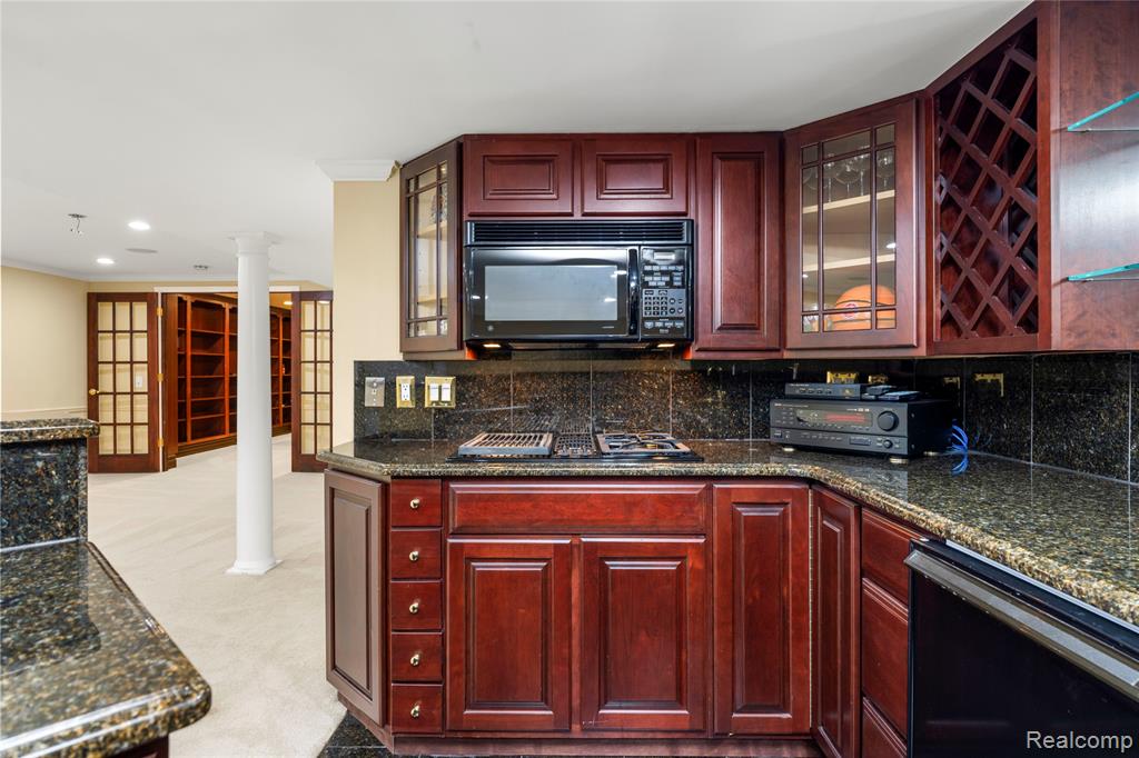 6567 Claremore Court, West Bloomfield, MI — Photo 39