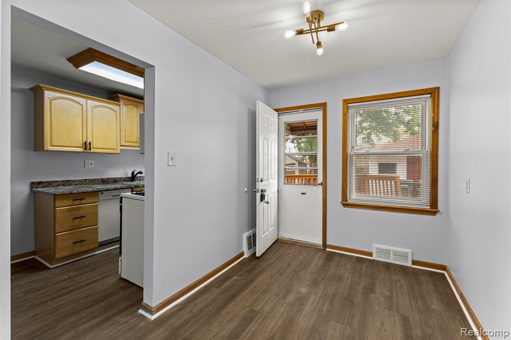6918 Manor Street, Dearborn, MI 48126 — Photo 10