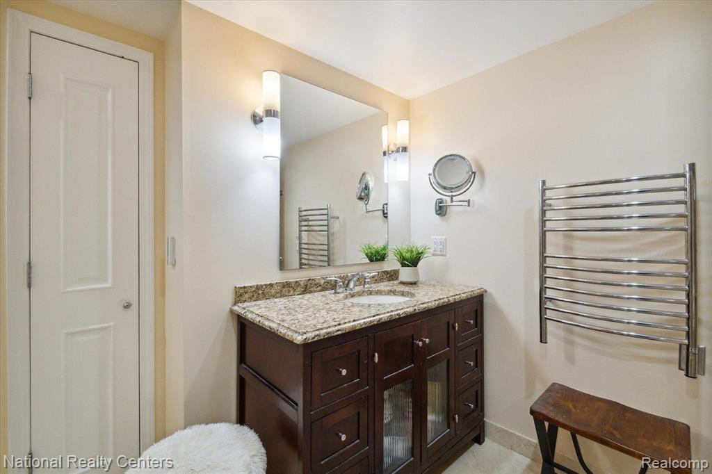 913 ORCHARD GROVE Drive, Royal Oak, MI 48067 — Photo 36