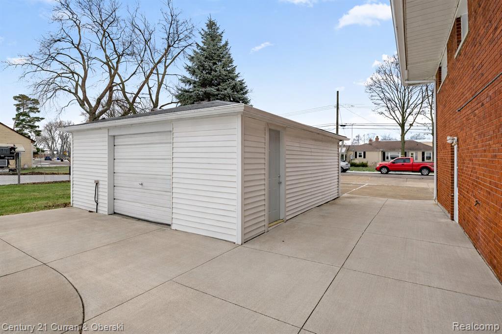 30631 Bayview Drive, Gibraltar, MI — Photo 41