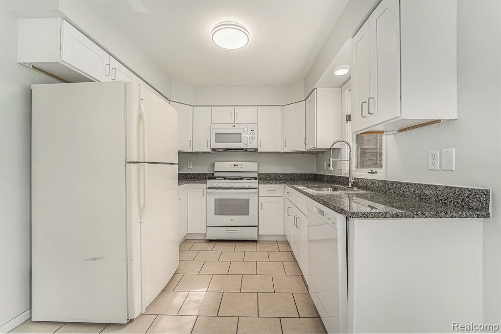 6075 N VERNON Street, Dearborn Heights, MI 48127 — Photo 16