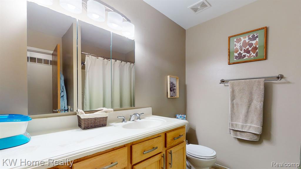 606 WINWOOD Circle, Walled Lake, MI 48390 — Photo 20