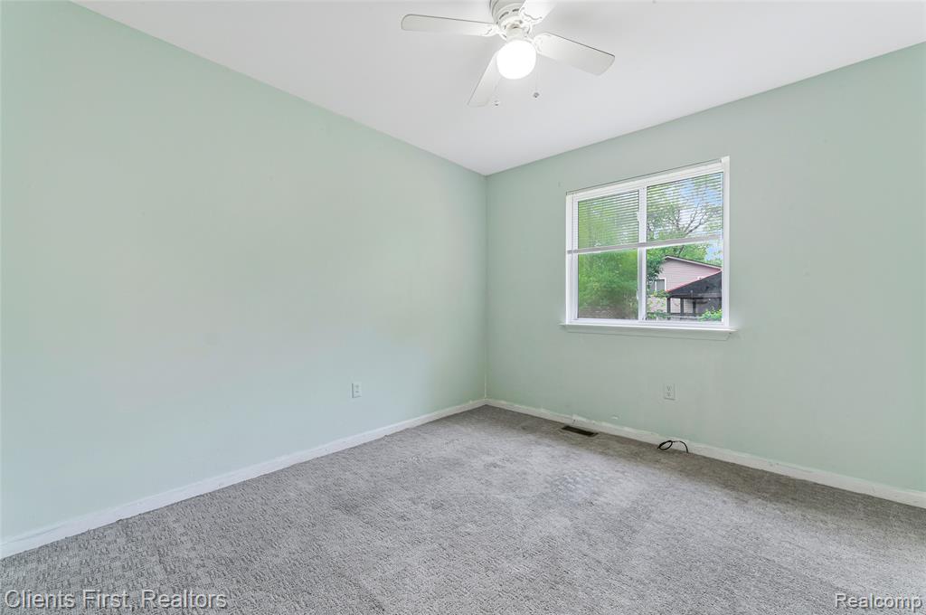 4840 Gilbo Avenue, Waterford, MI 48328 — Photo 21