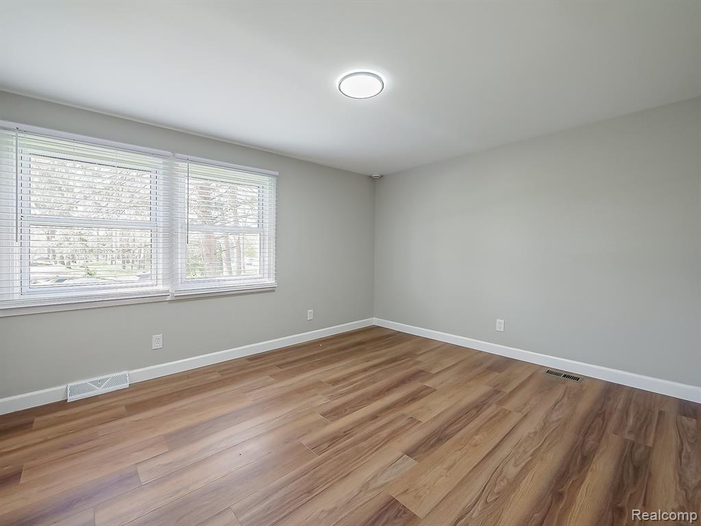 9650 Cooley Lake Road, White Lake, MI — Photo 9
