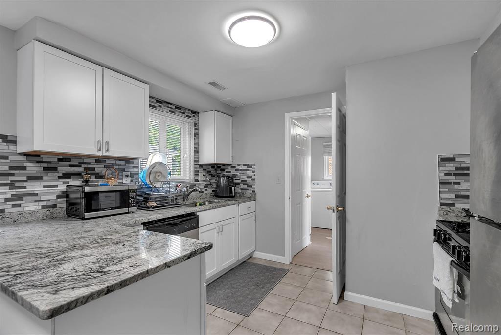 4408 Campbell Street, Dearborn Heights, MI 48125 — Photo 18