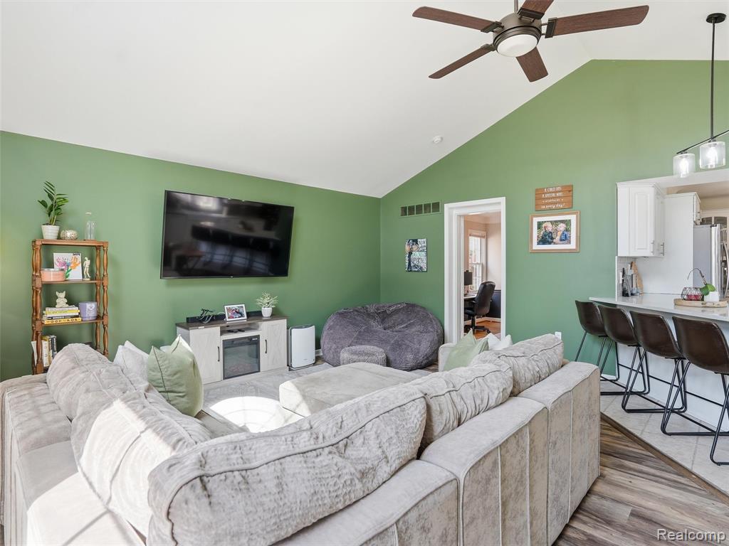 2073 Lochmoor Boulevard, Grosse Pointe Woods, MI 48236 — Photo 19