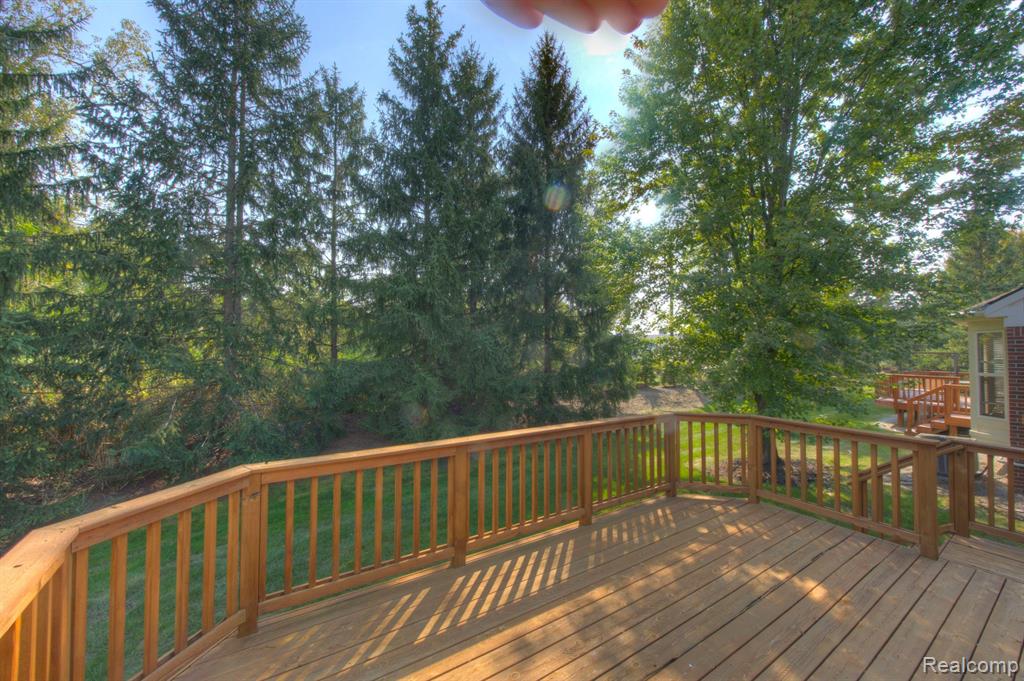 1146 ANDOVER Circle, Commerce Twp, MI 48390 — Photo 24