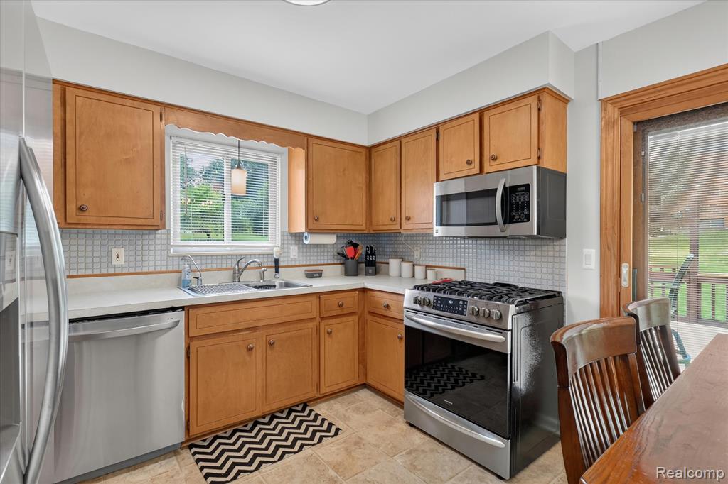 4903 Cape Town, Highland, MI 48356 — Photo 12
