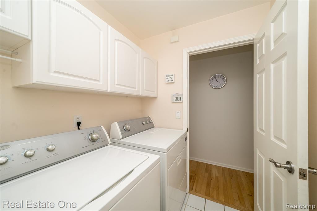 24099 Tana Court, Farmington, MI 48335 — Photo 32