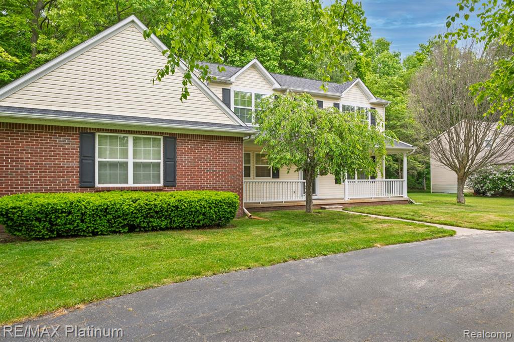 6103 SHADETREE Court, Howell, MI 48843 — Photo 2