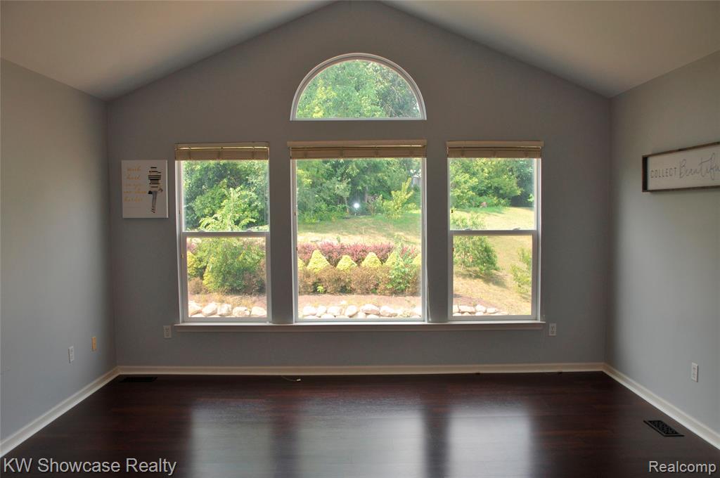 5444 BUELL Drive, Commerce Twp, MI 48382 — Photo 16